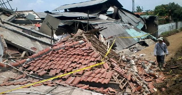 Akibat Diterjang Hujan Lebat, 31 Rumah Rusak & 41 Pohon Tumbang di Jaksel