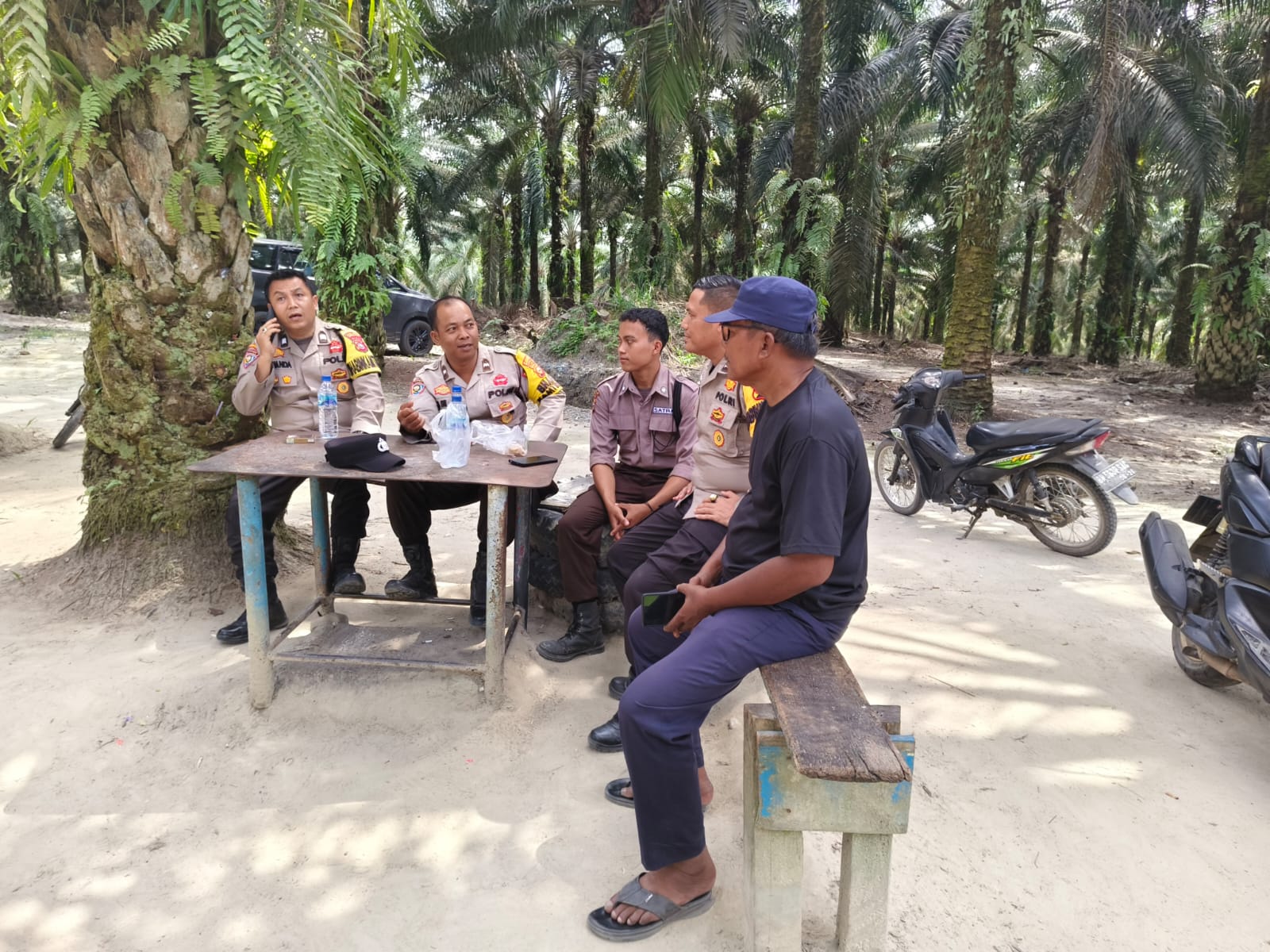 Bhabinkamtibmas Polsek Mandau Lakukan Sambang Kamtibmas di PT. Muriniwood Indah Industry Demi Pilkada Damai