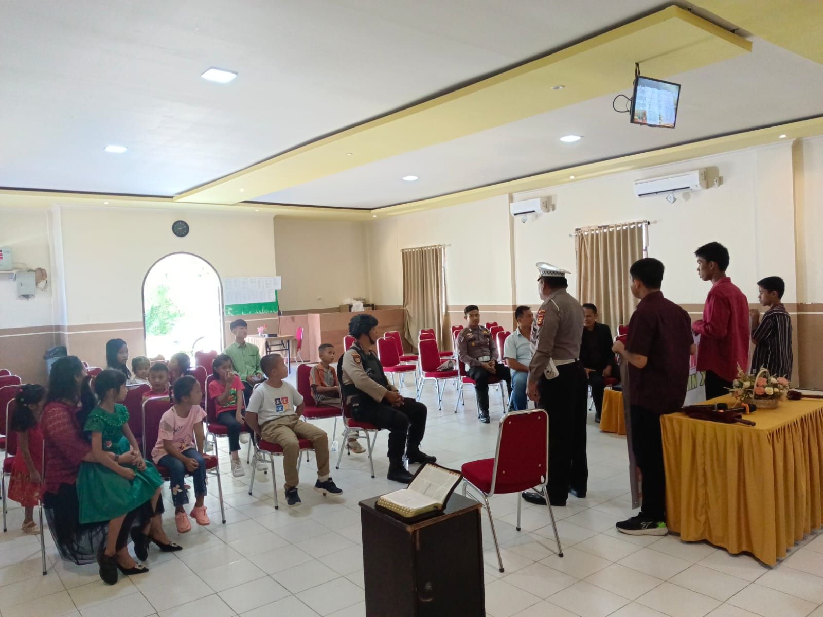 Polsek Minas Jalin Silaturahmi Dengan Tokoh Agama Nasrani, Ajak Masyarakat Dukung Pilkada Damai