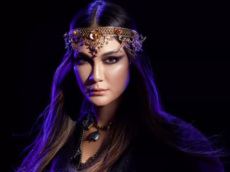 Cantik! Luna Maya Pakai Cosplay Xianniang Tokoh Film Mulan