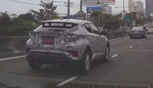 Toyota C-HR, Pesaing Honda HR-V Sudah Terlihat di Jalan Raya