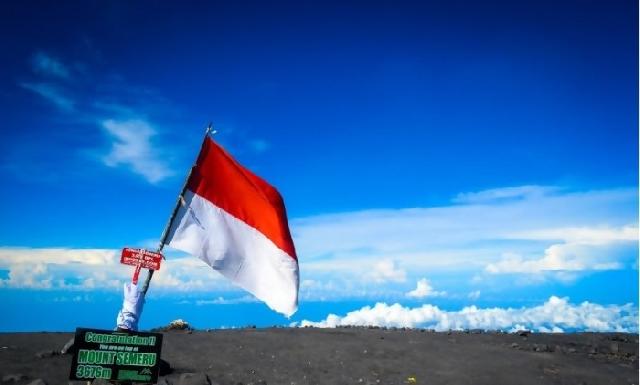 Pendaki Semeru dilarang naik ke puncak Mahameru