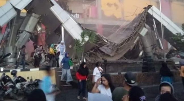Astafirullah.. Terjebak Reruntuhan Gempa di Lantai 3, Tsunami Sentuh Lantai 2