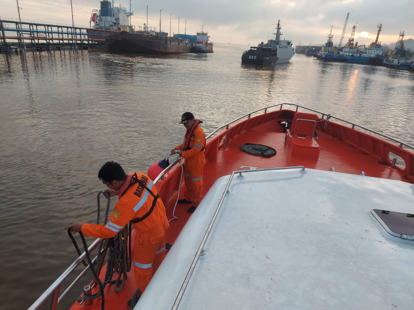 Dihantam Ombak, Dua Kru Kapal Hilang di Perairan Tanjung Medang Rupat