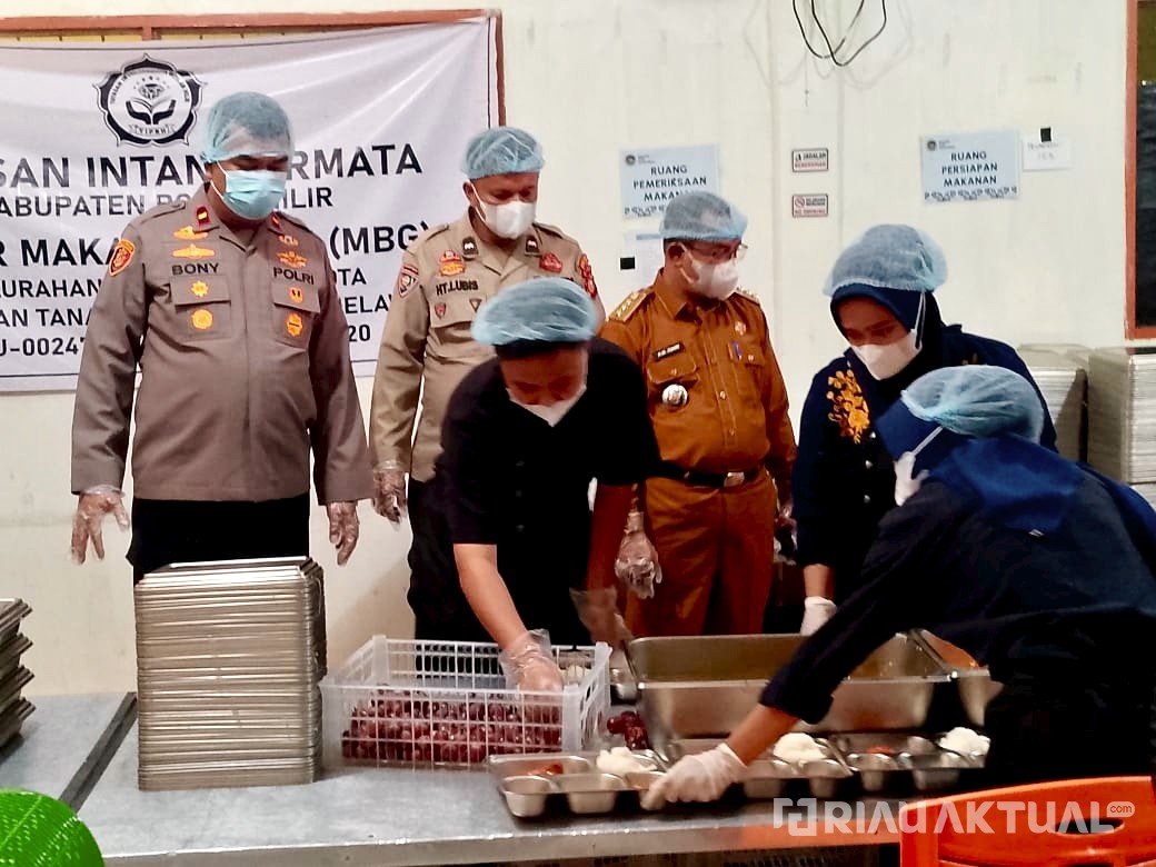 Ribuan Siswa di Rohil Siap Dapat Menu Bergizi, Kapolsek TPTM Cek Kesiapan Dapur MBG