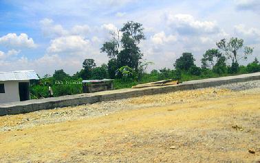 Masyarakat Keluhkan Jalan Garuda Sakti Gelap Berlobang