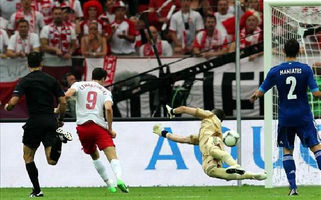 Yunani Paksa Polandia Berbagi Angka