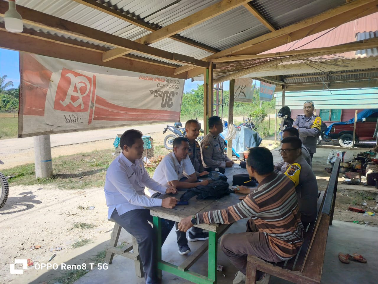 Kapolsek Kelayang Sambangi Desa Petonggan, Netralisir Residu Politik Pilkada