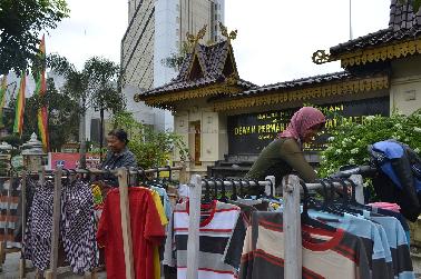 Satpol PP Diminta Turun Bersihkan Gedung DPRD Pekanbaru dari PKL