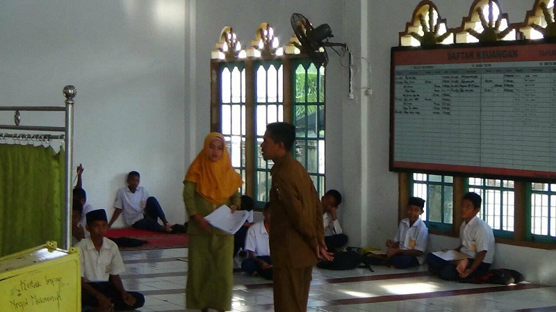 Banjir Berlangsung Lima Hari, Murid Sekolah MTs Ummi Fatimah Pekanbaru Ujian di Masjid