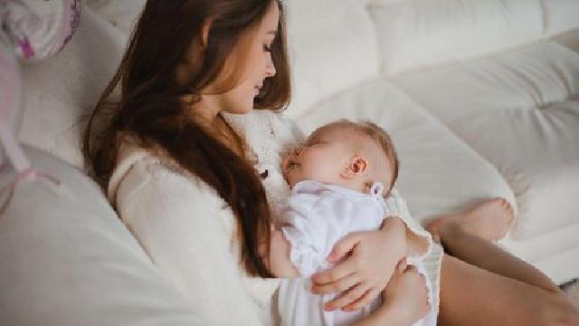 Suara Nyanyian Ibu Bisa Bantu Stabilkan Pernapasan Bayi Prematur