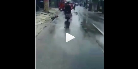 Video: Tragedi Motor Jalan Sendiri di Bulan Ramadan bisa belok sendiri ke Warung Nasi