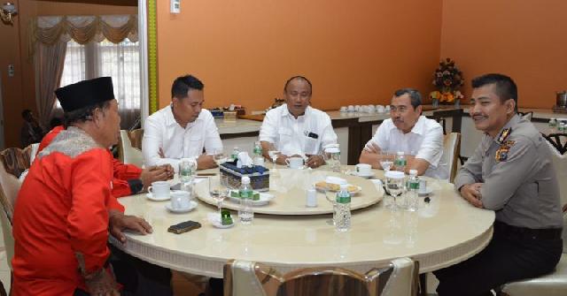 Kunker ke Siak, Anggota DPR RI Holding dengan Bupati