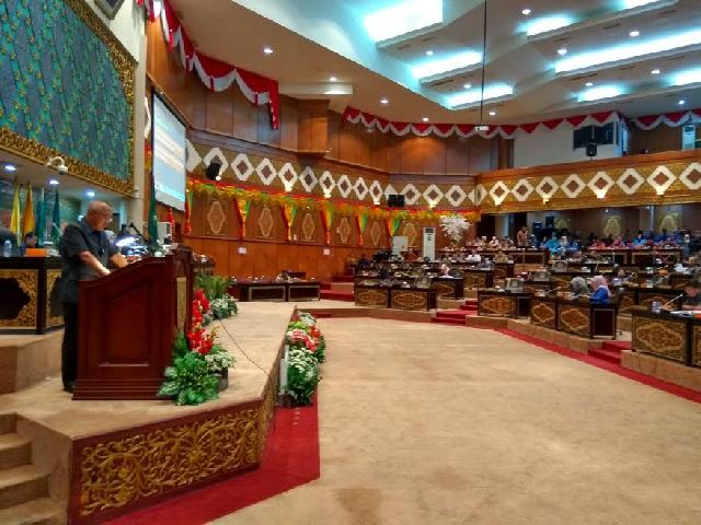 Gubri Sampaikan LKPJ Tahun Anggaran 2016, Dalam Tiga Agenda Paripurna DPRD Riau