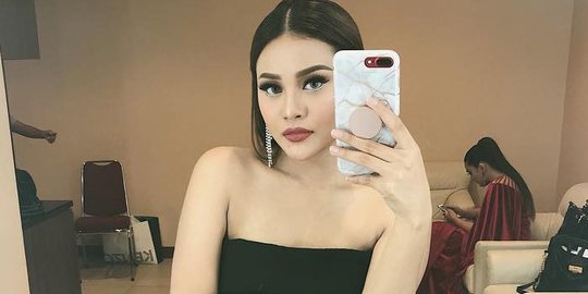 Tertangkap Kamera sedang menguap lebar, Aurel Hermansyah malah di puji netizen