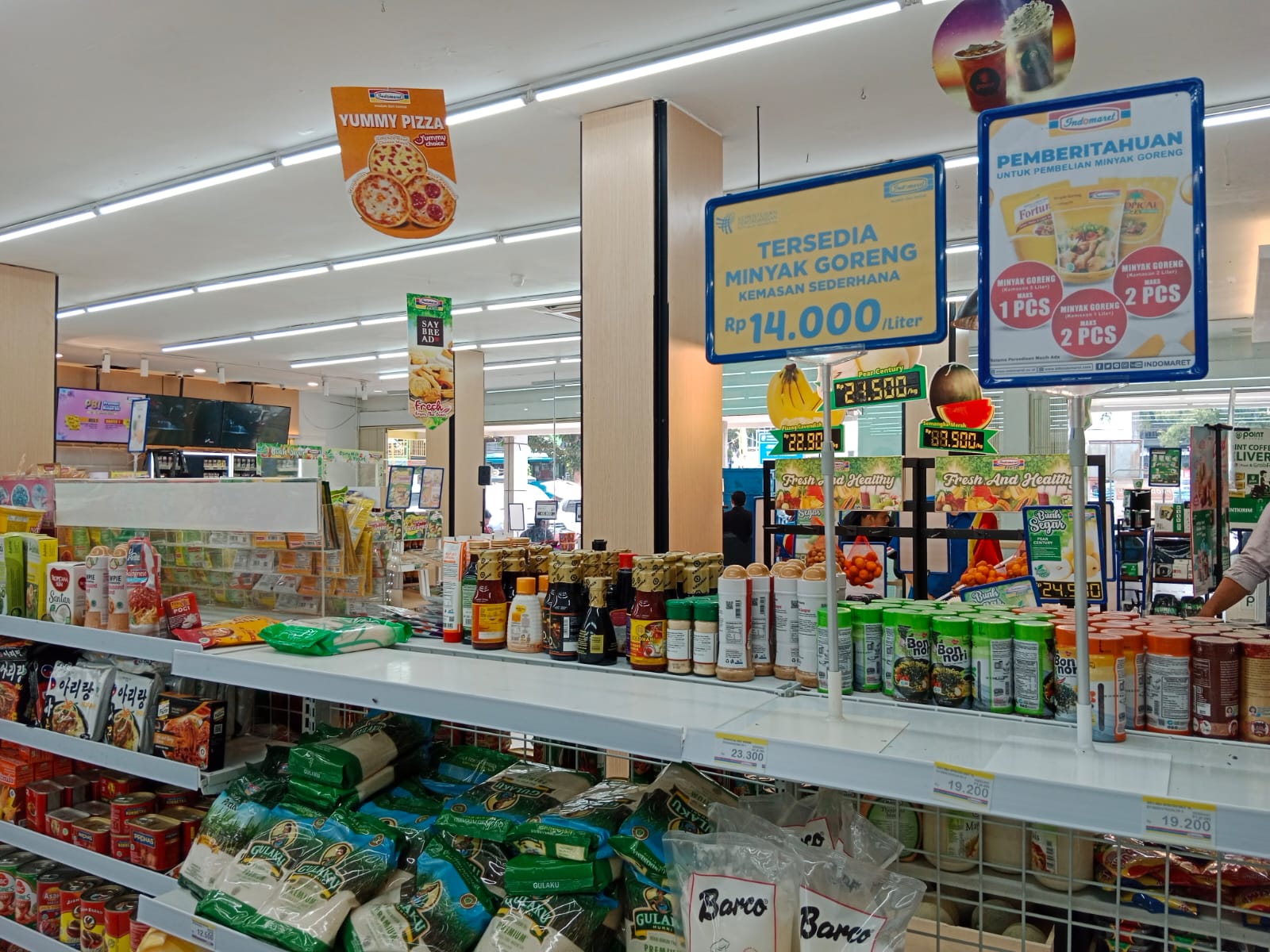 Berlaku Hari Ini, Minyak Goreng Subsidi Diborong Habis