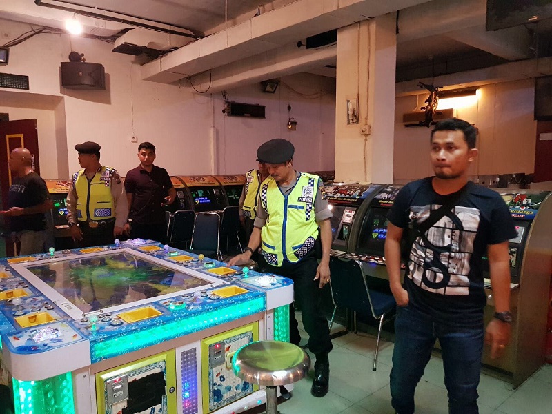 145 Personel Gabungan Polisi dan Satpol PP Geledah 12 Gelper di Pekanbaru