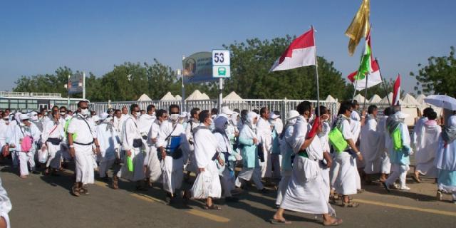 Waria Asal Jatim Berangkat Haji