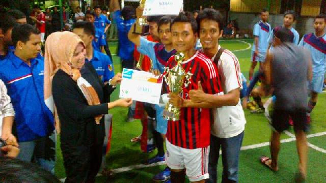 Ade Hartati Tutup Turnamen Futsal Pekanbaru Cup II