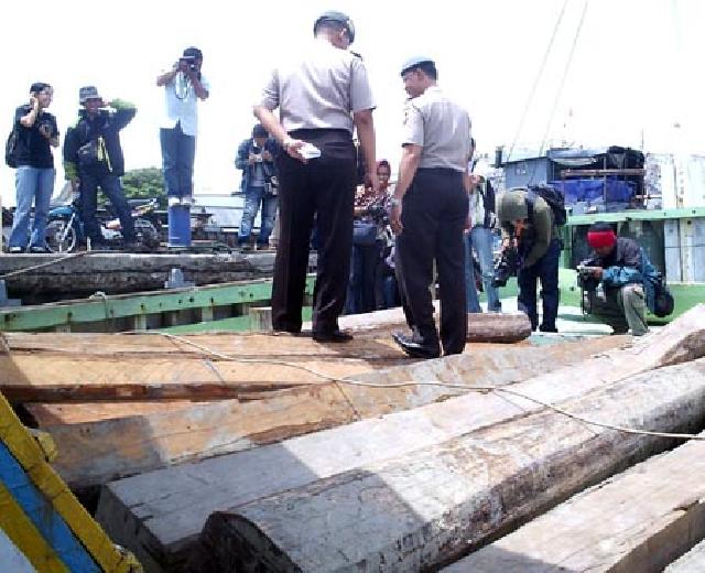 Tangkap Kapal Ilog, Dit Polairda Riau Tetapkan 4 Tersangka