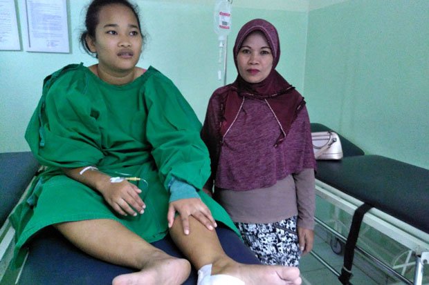 Ibu Muda Ini Tersungkur Dihantam Peluru Nyasar saat Mengasuh Anak