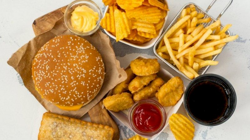14 Hari Makan Junk Food, Perut Pria Ini Nyaris Meledak
