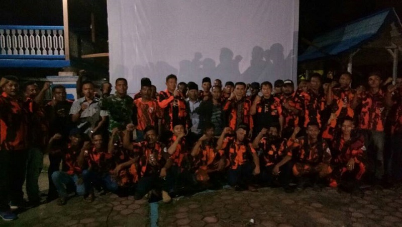 Pemuda Pancasila dan Pemerintah Desa Sukajadi Gelar Nobar film G.30-S/PKI.