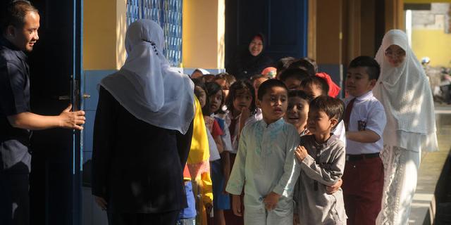 Menteri Yuddy bolehkan PNS izin antar anak sekolah hari pertama