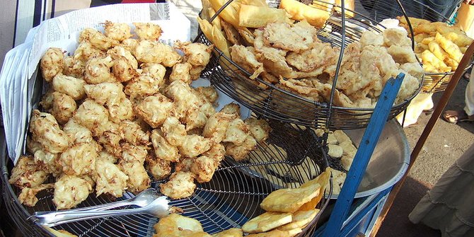 Dua Makanan yang Perlu Dibatasi Konsumsinya saat Pandemi COVID-19