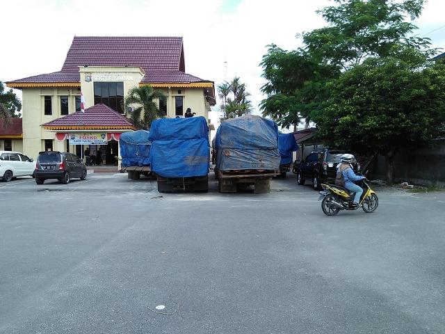 6 Truk Berisi Kayu Ilegal Loging Berhasil Diamankan Ditreskrimsus Polda Riau