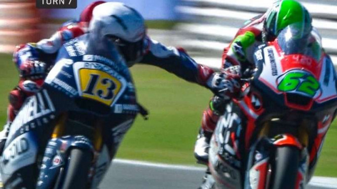 Aksi Bodoh Pembalap Moto2 Tekan Rem Lawan di GP San Marino