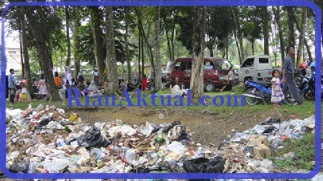 Usai Lebaran, Sampah di Pekanbaru Bertebaran