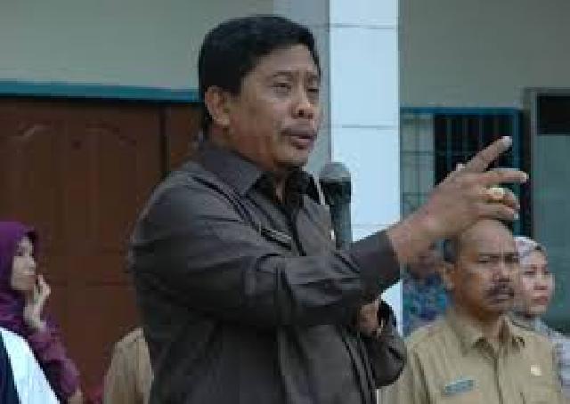 Kembalikan Formulir, Dwi Agus Sumarno Didampingi Mantan Ketua DPC Demokrat