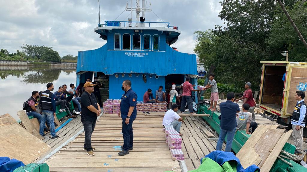 DJBC Riau Bantah Adanya Aktivitas Bongkar Muat Barang Ilegal di Tepian Sungai Siak