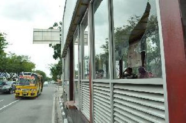 Halte Bus TMP Dirusak OTK, Dishubkominfo Pekanbaru Dinilai Kurang Lakukan Pengawasan