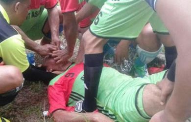 Tragis, Pemain Tarkam Ini Meninggal di Lapangan