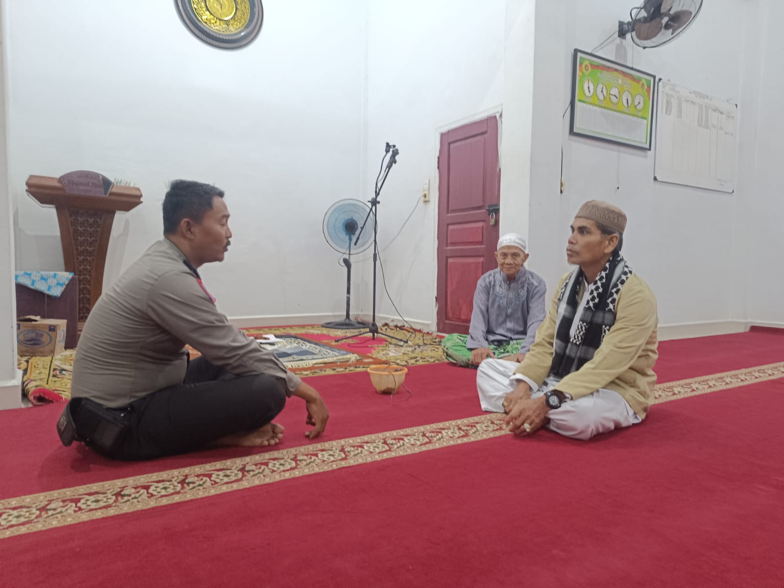 Cooling System Polsek Tempuling, Sosialisasi Pemilu Damai 2024 dan Keamanan di Surau Nazmul Huda