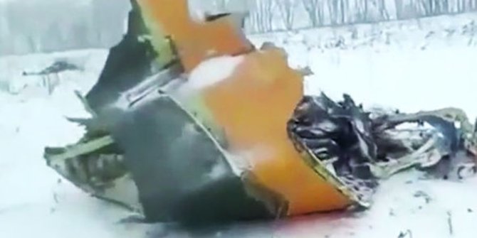 Pesawat Saratov Rusia terbakar dan jatuh, 71 orang tewas