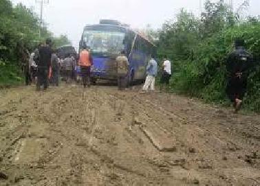 Warga Gading Marpoyan Keluhkan Kondisi Jalan