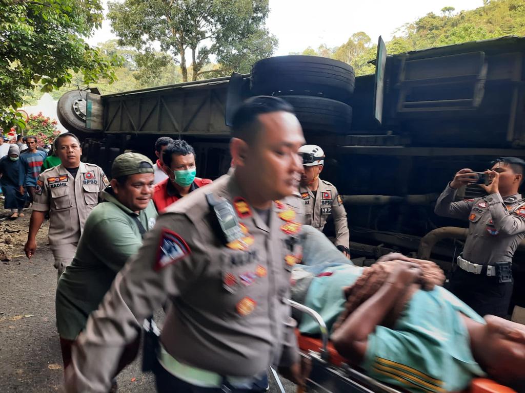 Hantam Sejumlah Kendaraan, Polisi Beberkan Kronologis Lakalantas Beruntun Bus Unri di Padang Panjang