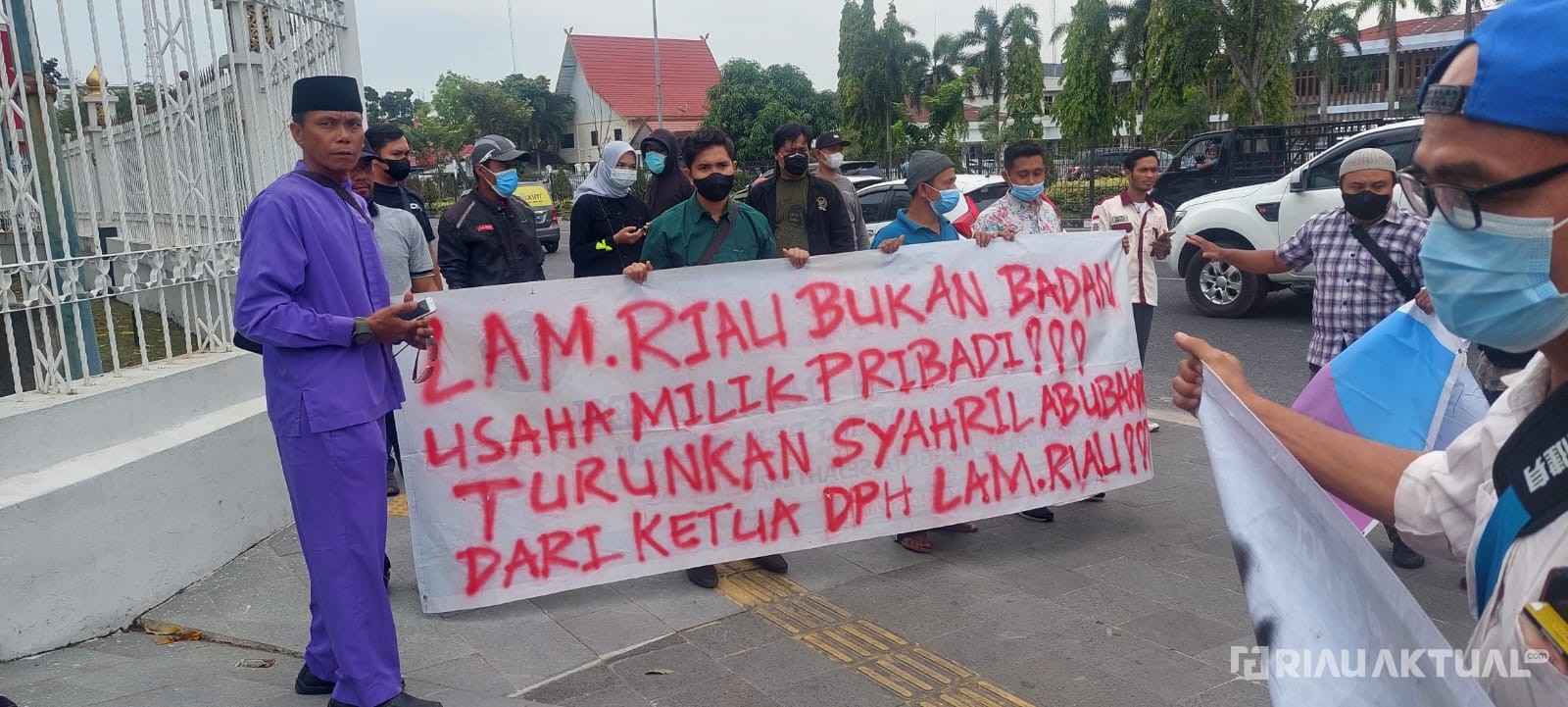 Dinilai Banyak Lakukan Kesalahan, Syahril Abubakar Diminta Mundur