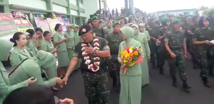 Jenderal Bintang Dua Itu Menangis di Depan Anak Buah