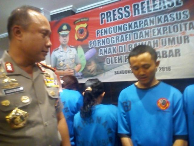 Ternyata Sutradara Video Porno Anak di Bandung Juga Kerap Foto Istrinya Usai Mandi