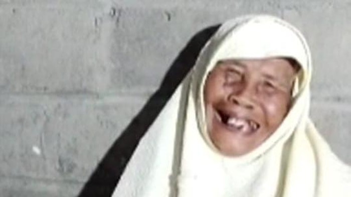 Senyum Semringah Mbah Minto Dapat THR Gegara Dagelan Gagal Mudik