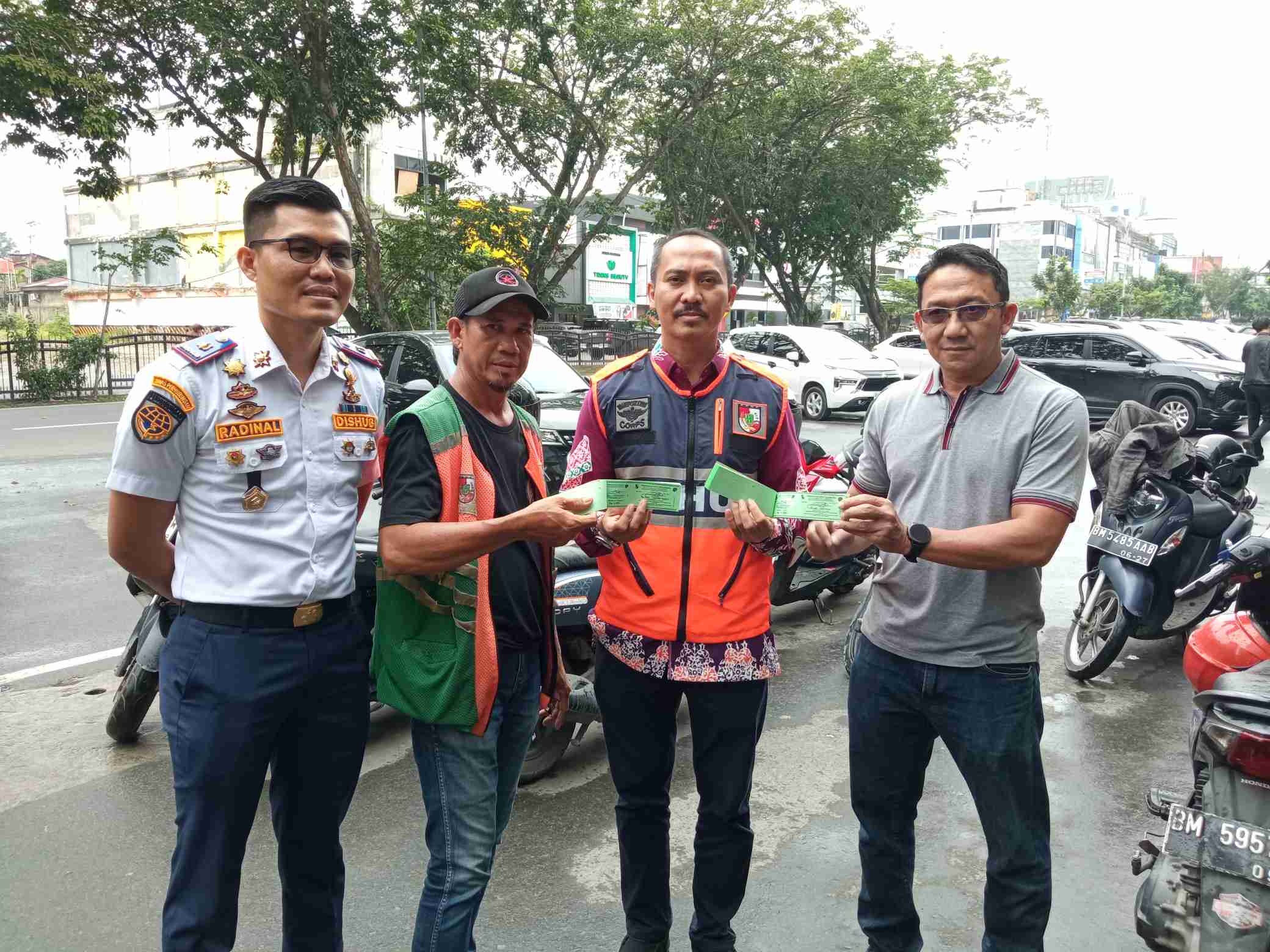 Dukung Perwako, Dishub dan PT Yabisa Sosialisasi Penyesuaian Tarif Baru Parkir ke Jukir