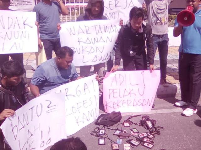 Wartawan Riau Gelar Aksi Solidaritas untuk Jurnalis di Medan