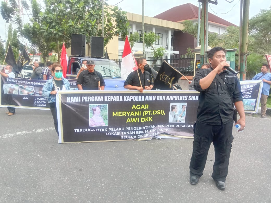 Tuntut Ungkap Kasus Mafia Tanah di Siak, Massa DPP LSM Perisai Riau Demo Mapolda Riau