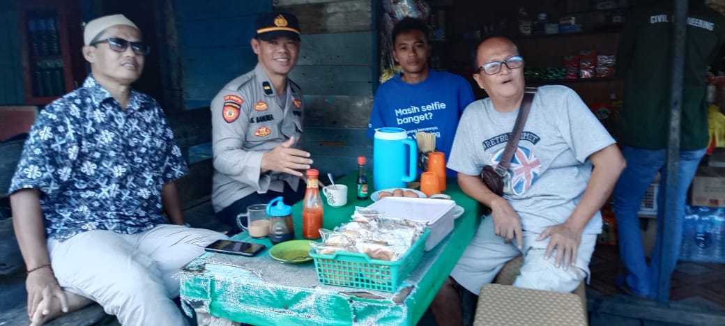 Kanit Samapta Polsek Pulau Burung Sambangi Masyarakat Pelabuhan, Sampaikan Pesan Pemilu Damai 2024