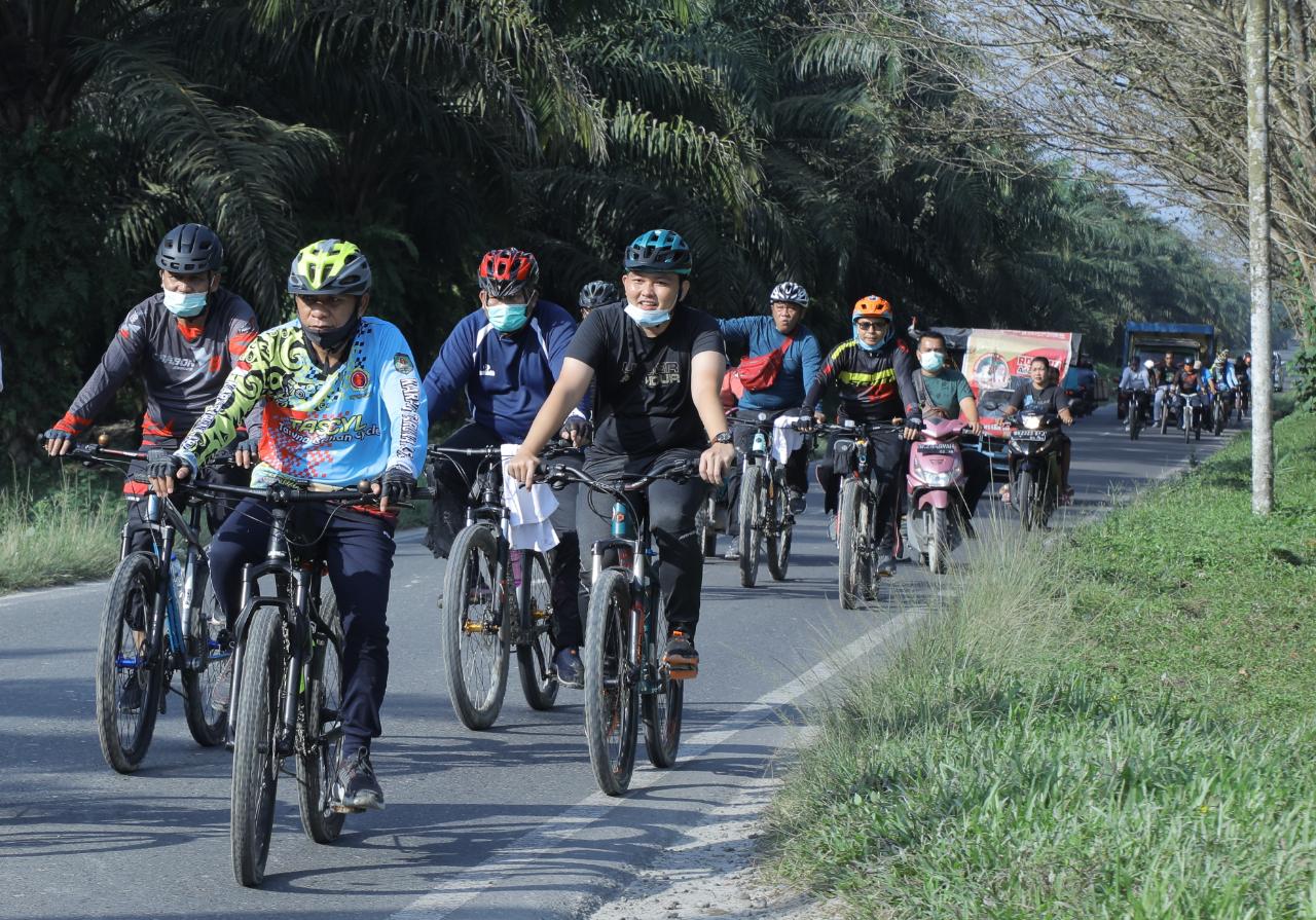 Bupati Asahan Bersepeda Bersama Sejumlah OPD dan Komunitas Sepeda Kabupaten Asahan