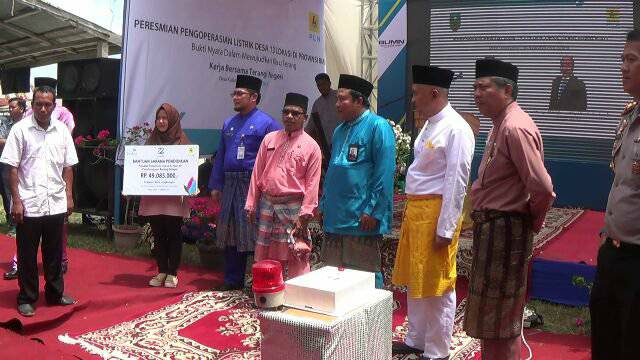 PLN Resmikan Penyalaan Listrik di 13 Desa di Riau